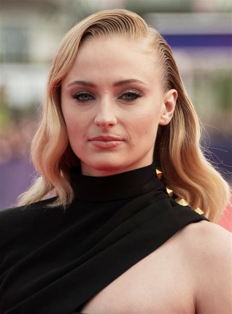 sophie turner leaked photos|Sophie Turner criticizes disgusting paparazzi photos of daughter